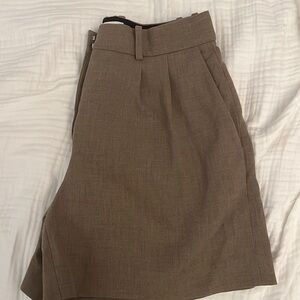 Aritzia Babaton Pleated Shorts